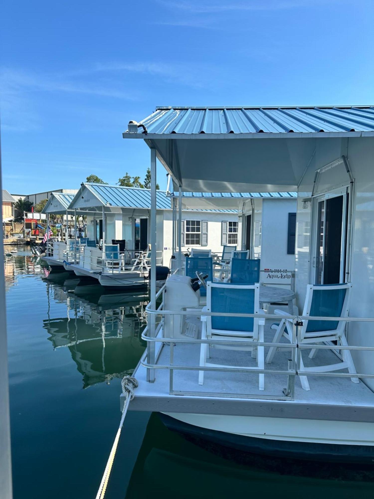 Aqua Lodges At Hurricane Hole Marina Stock Island Exterior photo
